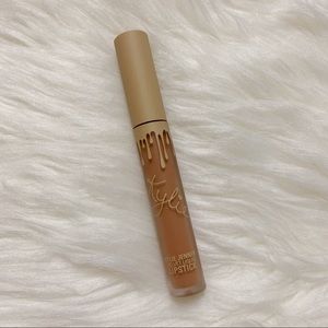 Kylie Cosmetics Velvet Liquid Lipstick in “Naked”